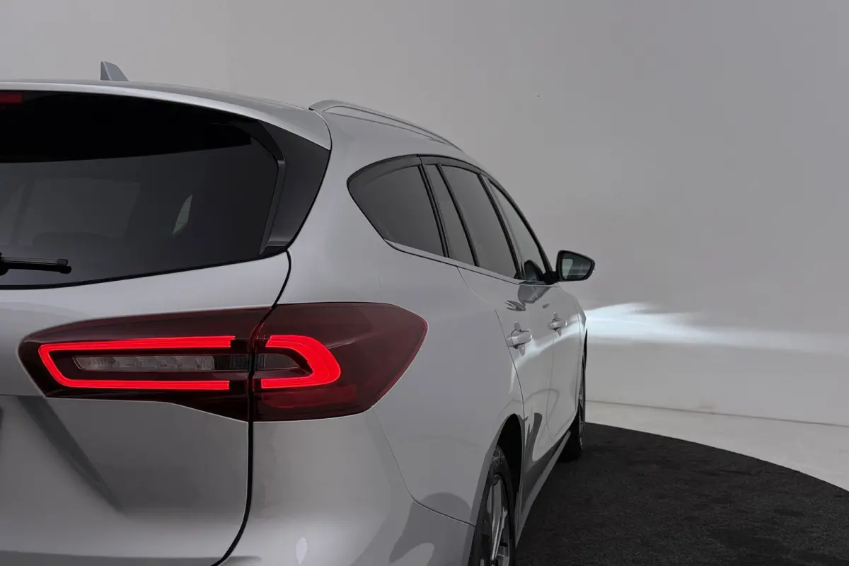 1.0 EcoBoost Hybrid Titanium | Org NL | CarPlay | Cruise Control | Climate Control | PDC | ST-Line Velgen |