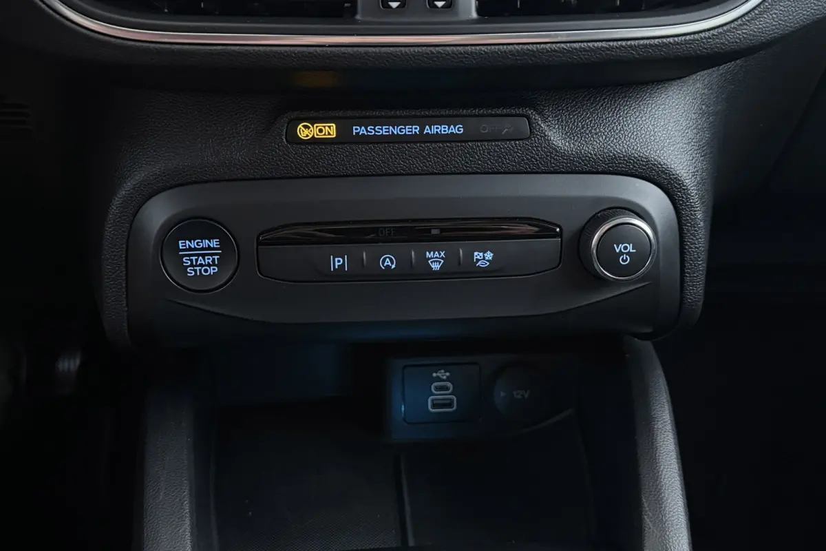 1.0 EcoBoost Hybrid Titanium | Org NL | CarPlay | Cruise Control | Climate Control | PDC | ST-Line Velgen |
