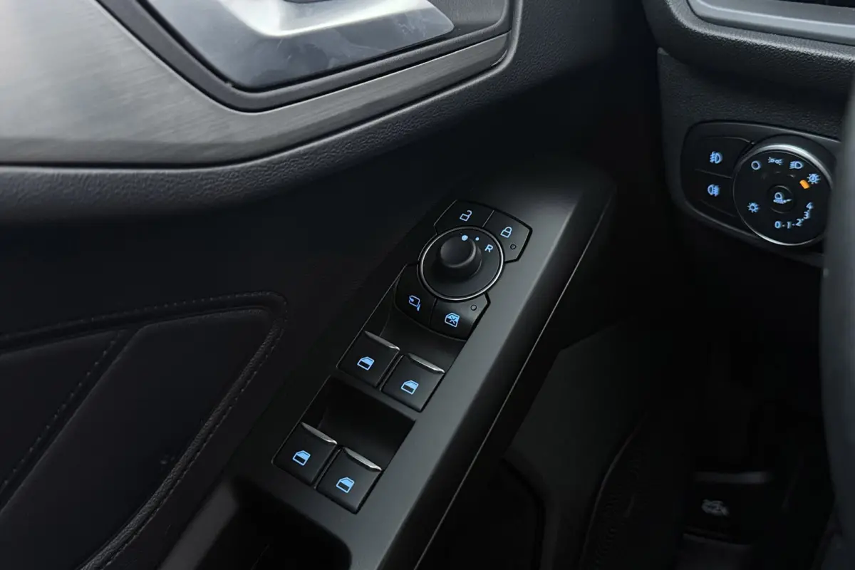 1.0 EcoBoost Hybrid Titanium | Org NL | CarPlay | Cruise Control | Climate Control | PDC | ST-Line Velgen |