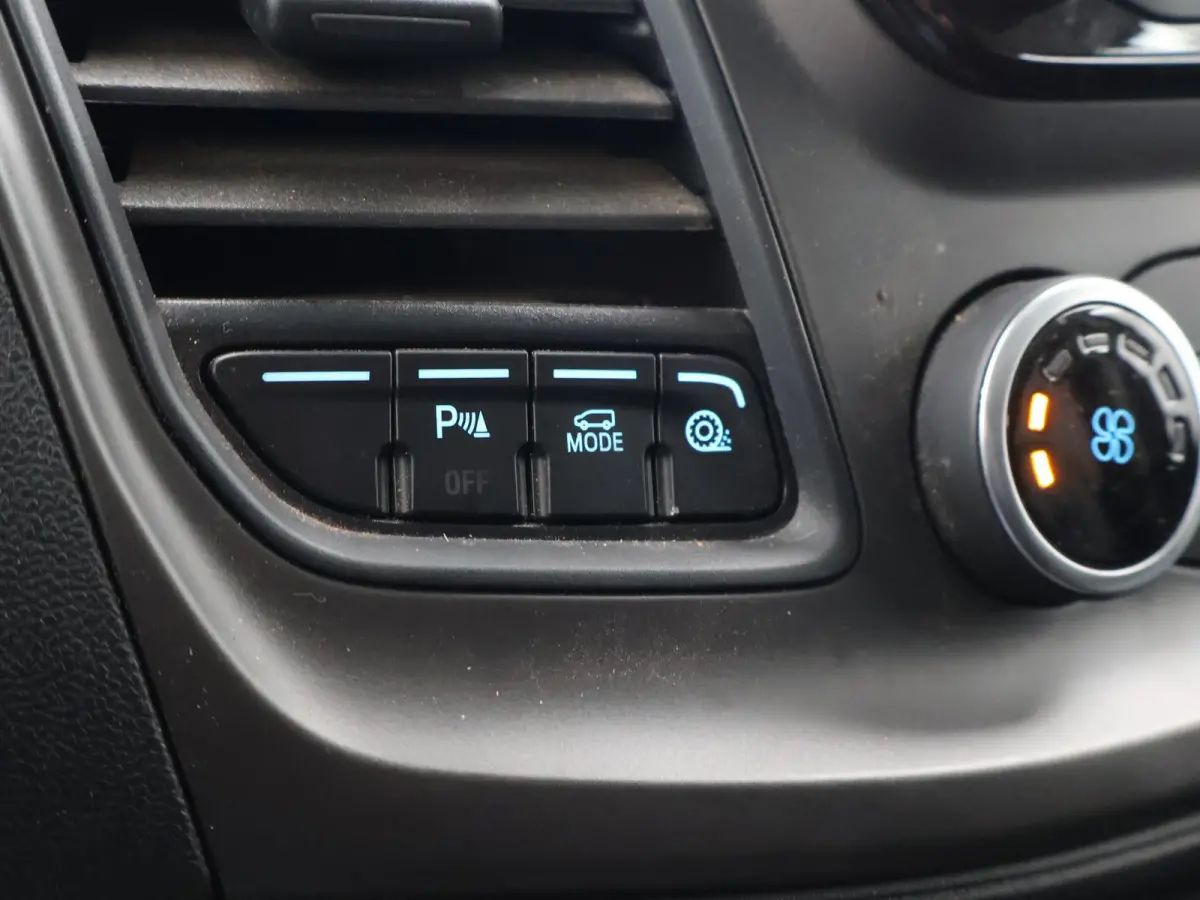 340 2.0 TDCI L2H1 170 PK DUBBEL CAB AUT. + CARPLAY | TREKHAAK | CAMERA | STOELVERW.