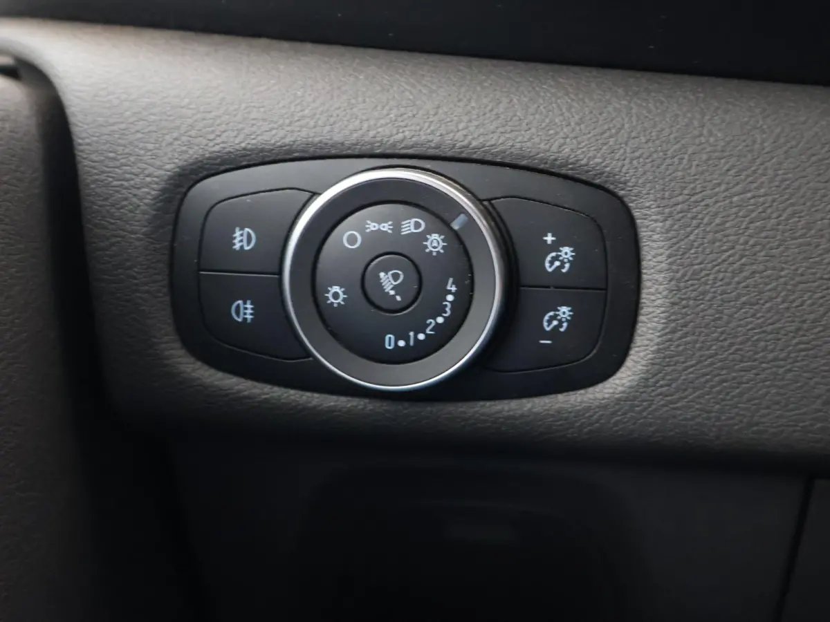 340 2.0 TDCI L2H1 170 PK DUBBEL CAB AUT. + CARPLAY | TREKHAAK | CAMERA | STOELVERW.