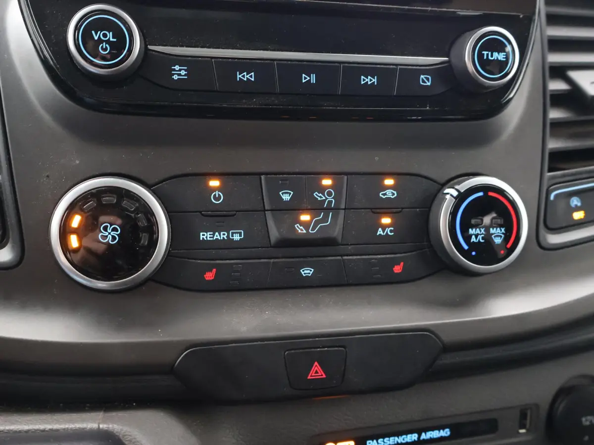 340 2.0 TDCI L2H1 170 PK DUBBEL CAB AUT. + CARPLAY | TREKHAAK | CAMERA | STOELVERW.