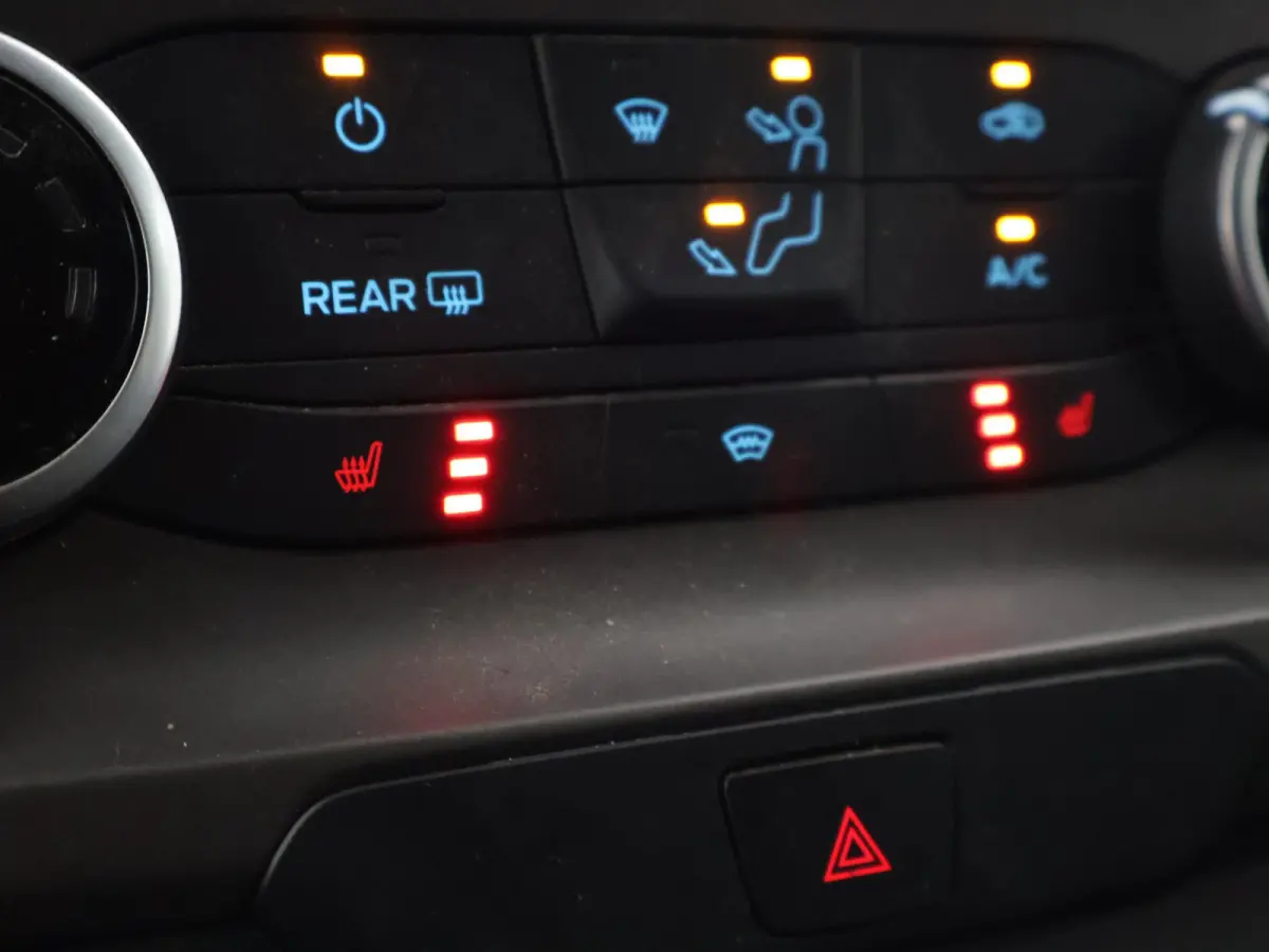 340 2.0 TDCI L2H1 170 PK DUBBEL CAB AUT. + CARPLAY | TREKHAAK | CAMERA | STOELVERW.