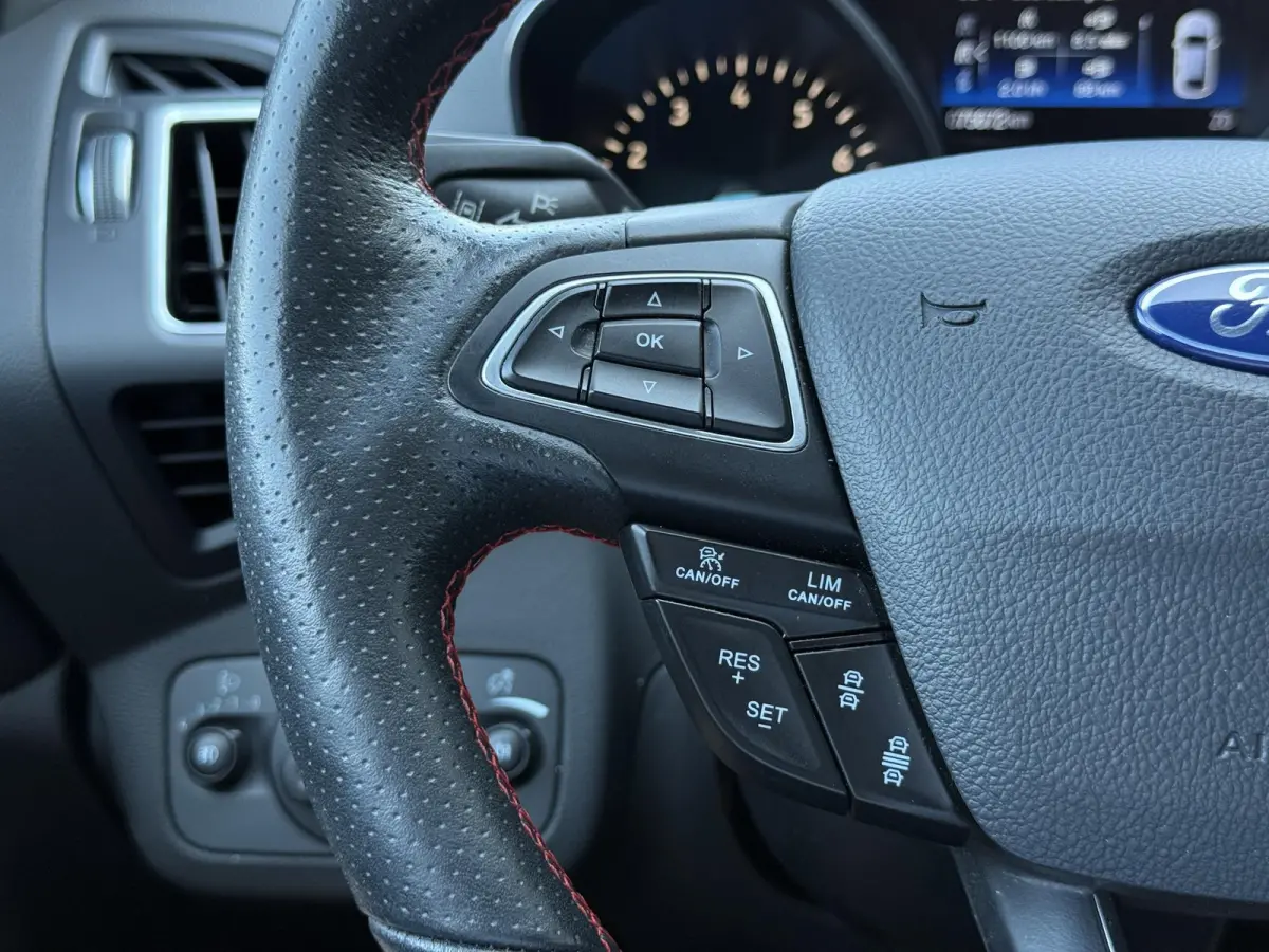 1.5 EcoBoost ST Line 1e Eigenaar|Carplay|Trekhaak|Navi|Stoel+Stuurverw|Adap Cruise|PDC V+A|Clima|Cruise|APK tot 10-2027