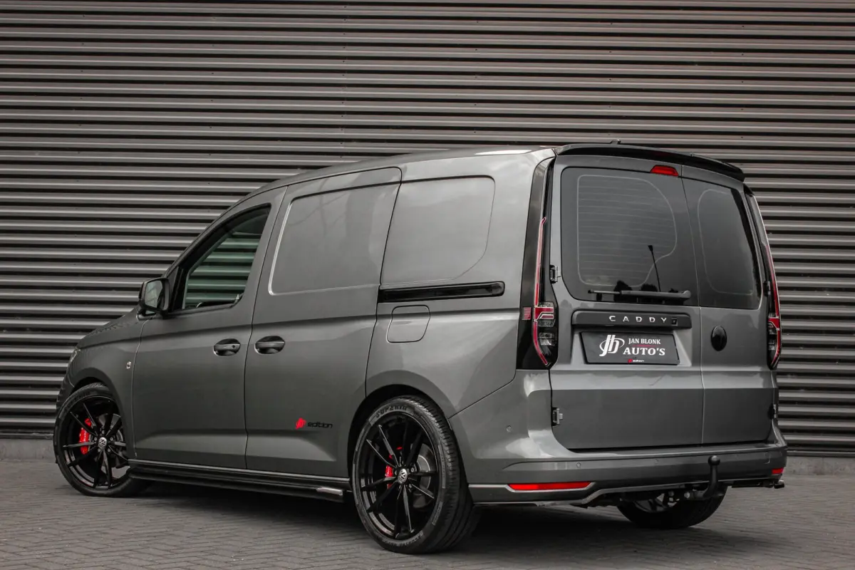 2.0 TDI JB- EDITION / MAXTRON / SIDE- BARS / VERLAGING / ELEK- PAKKET / PDC / CAMERA / BLACK OPS / FULL