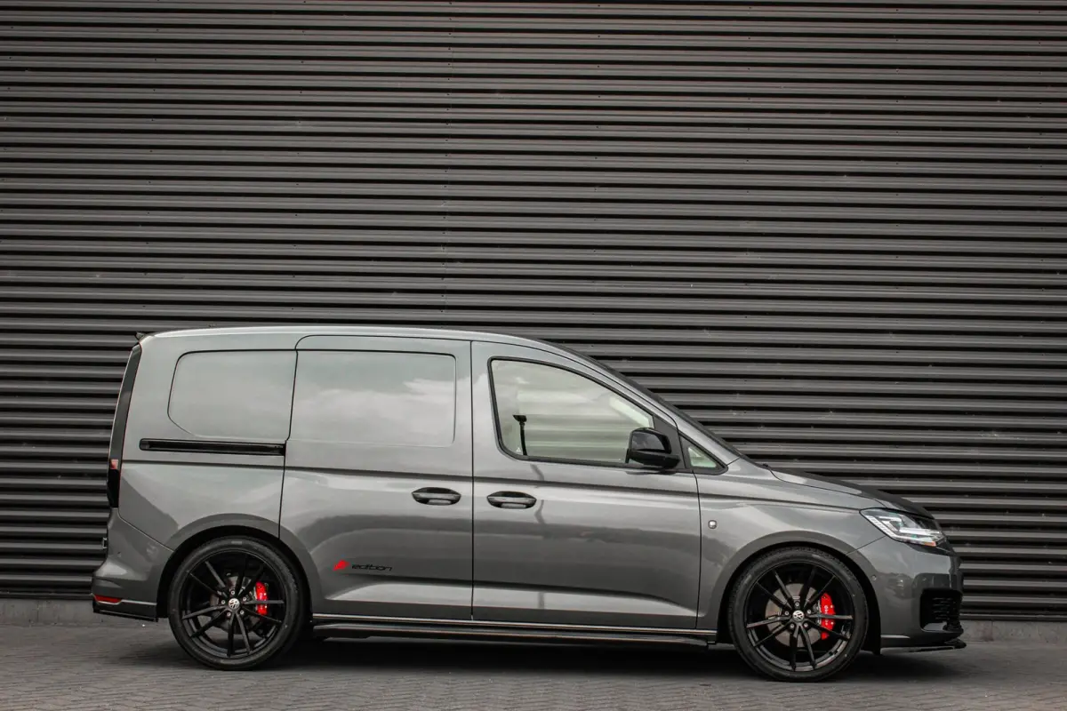 2.0 TDI JB- EDITION / MAXTRON / SIDE- BARS / VERLAGING / ELEK- PAKKET / PDC / CAMERA / BLACK OPS / FULL