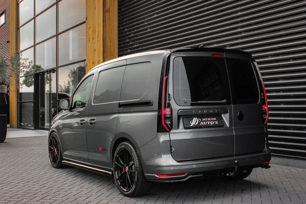 2.0 TDI JB- EDITION / MAXTRON / SIDE- BARS / VERLAGING / ELEK- PAKKET / PDC / CAMERA / BLACK OPS / FULL