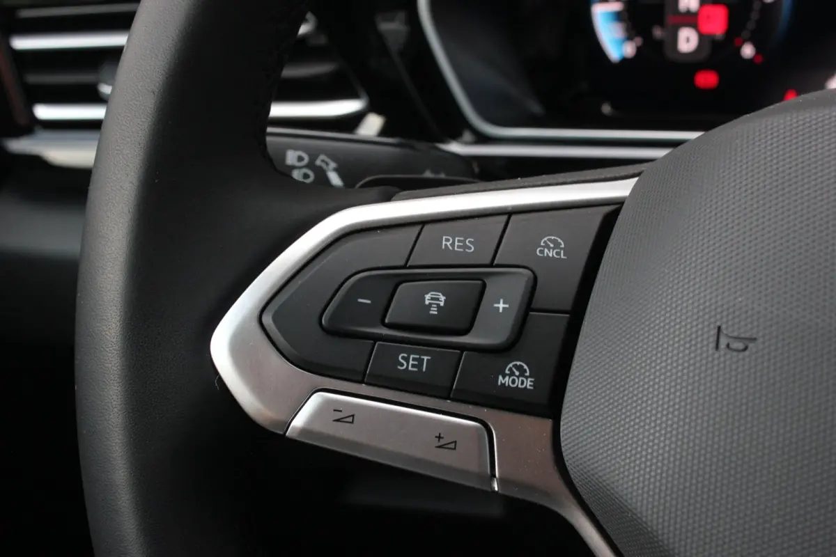 2.0 TDI JB- EDITION / MAXTRON / SIDE- BARS / VERLAGING / ELEK- PAKKET / PDC / CAMERA / BLACK OPS / FULL