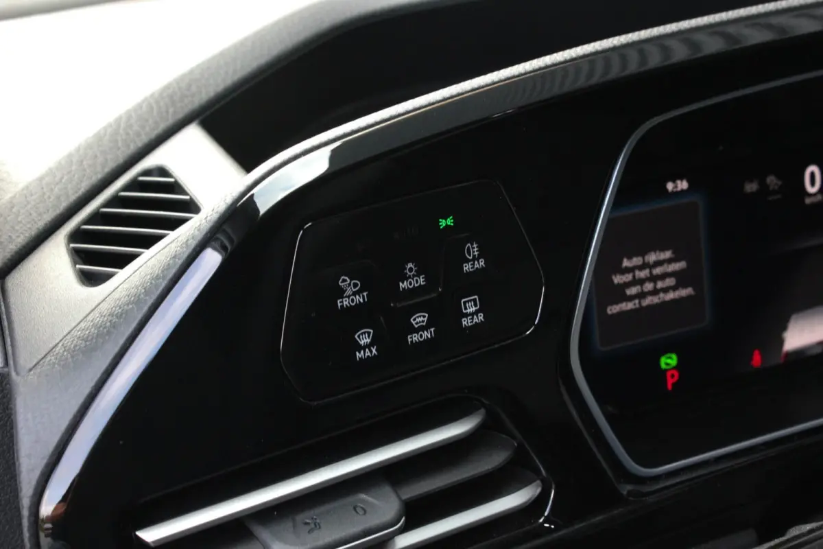 2.0 TDI JB- EDITION / MAXTRON / SIDE- BARS / VERLAGING / ELEK- PAKKET / PDC / CAMERA / BLACK OPS / FULL