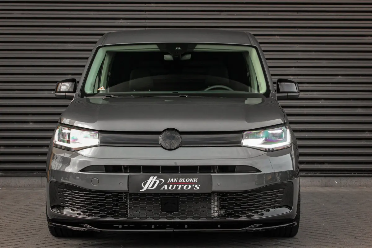 2.0 TDI JB- EDITION / MAXTRON / SIDE- BARS / VERLAGING / ELEK- PAKKET / PDC / CAMERA / BLACK OPS / FULL
