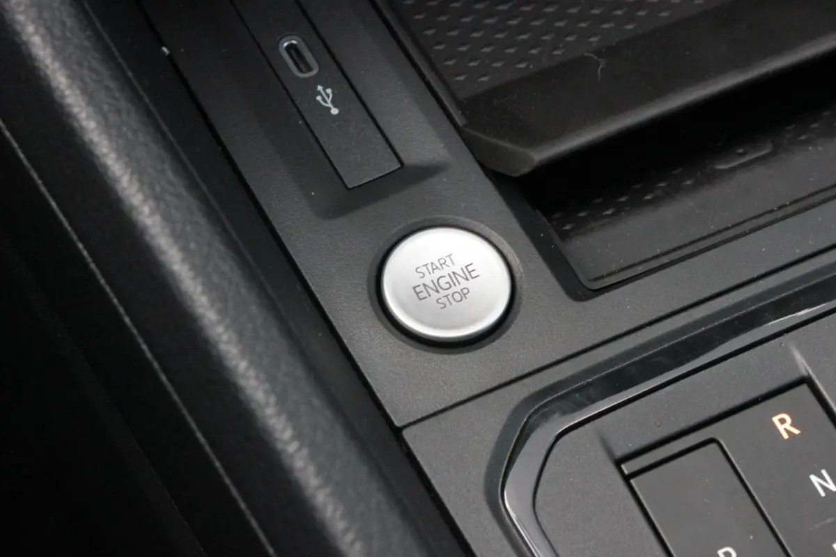 2.0 TDI JB- EDITION / MAXTRON / SIDE- BARS / VERLAGING / ELEK- PAKKET / PDC / CAMERA / BLACK OPS / FULL