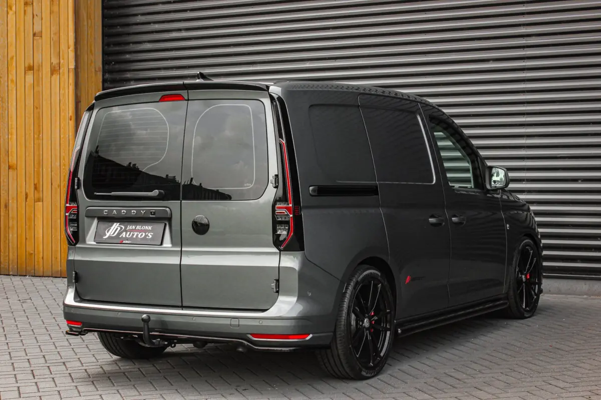 2.0 TDI JB- EDITION / MAXTRON / SIDE- BARS / VERLAGING / ELEK- PAKKET / PDC / CAMERA / BLACK OPS / FULL