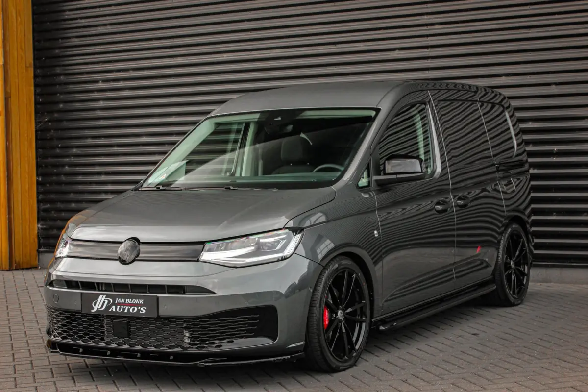 2.0 TDI JB- EDITION / MAXTRON / SIDE- BARS / VERLAGING / ELEK- PAKKET / PDC / CAMERA / BLACK OPS / FULL