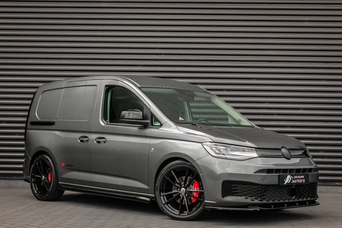 2.0 TDI JB- EDITION / MAXTRON / SIDE- BARS / VERLAGING / ELEK- PAKKET / PDC / CAMERA / BLACK OPS / FULL