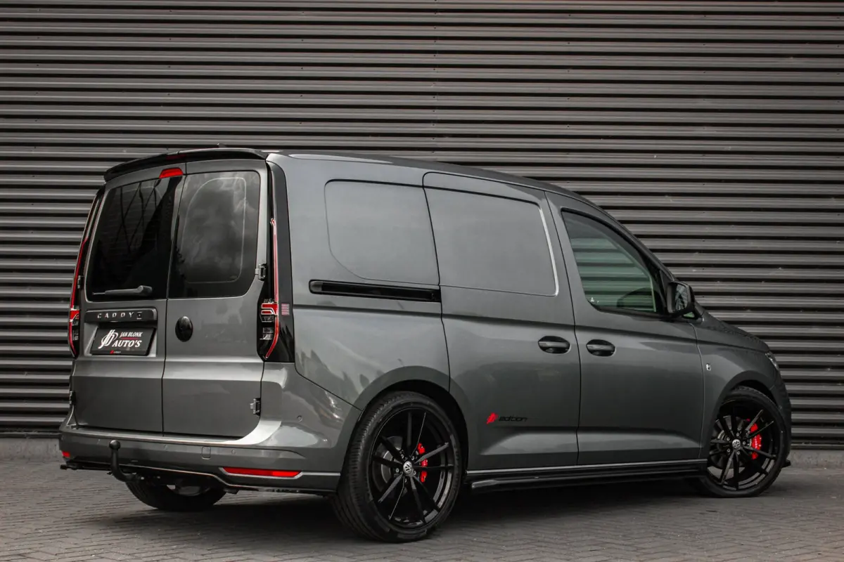 2.0 TDI JB- EDITION / MAXTRON / SIDE- BARS / VERLAGING / ELEK- PAKKET / PDC / CAMERA / BLACK OPS / FULL