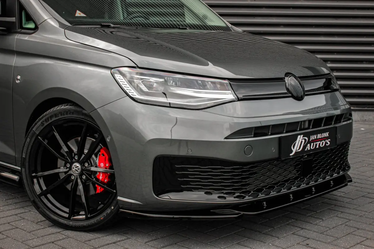 2.0 TDI JB- EDITION / MAXTRON / SIDE- BARS / VERLAGING / ELEK- PAKKET / PDC / CAMERA / BLACK OPS / FULL