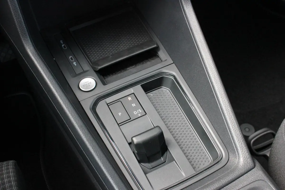 2.0 TDI JB- EDITION / MAXTRON / SIDE- BARS / VERLAGING / ELEK- PAKKET / PDC / CAMERA / BLACK OPS / FULL