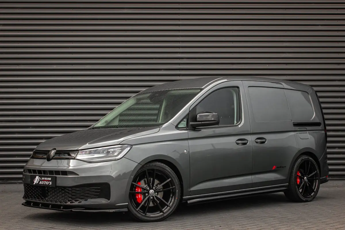 2.0 TDI JB- EDITION / MAXTRON / SIDE- BARS / VERLAGING / ELEK- PAKKET / PDC / CAMERA / BLACK OPS / FULL