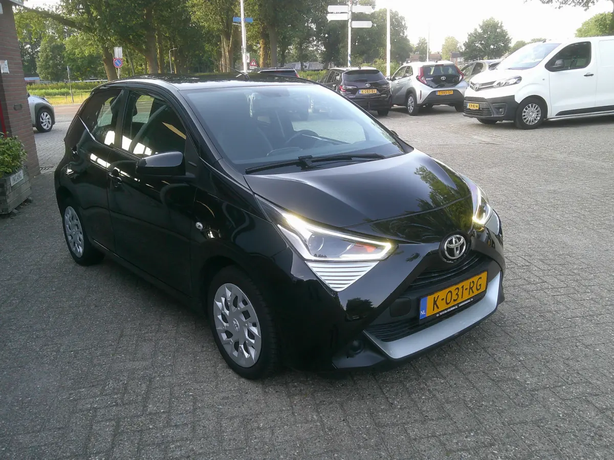 1.0 VVT-i x-play