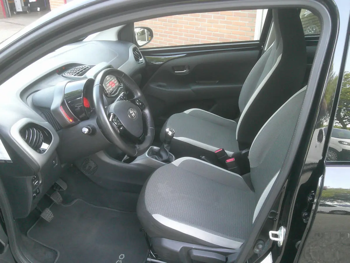 1.0 VVT-i x-play