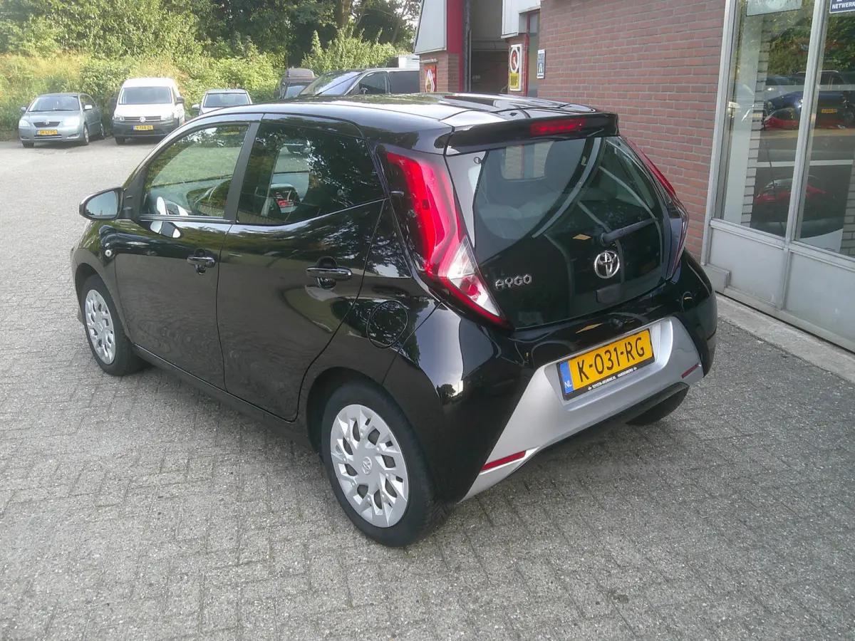 1.0 VVT-i x-play