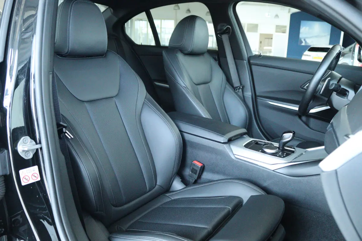 320e Business Edition Plus M-Sport | 96% SoH | Cruise Control | Camera | Climate Control | Navi | Carplay | HiFi | LED | 18 Inch | Getint Glas