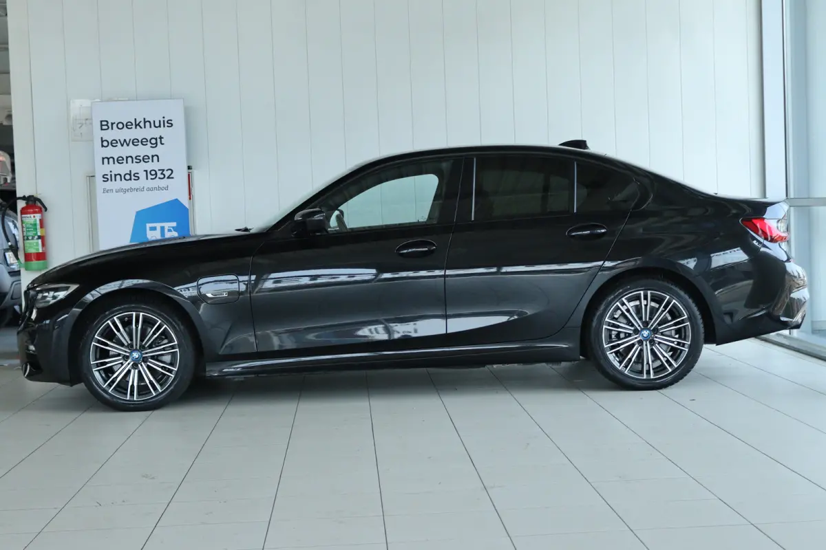 320e Business Edition Plus M-Sport | 96% SoH | Cruise Control | Camera | Climate Control | Navi | Carplay | HiFi | LED | 18 Inch | Getint Glas