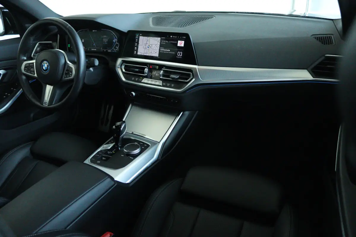 320e Business Edition Plus M-Sport | 96% SoH | Cruise Control | Camera | Climate Control | Navi | Carplay | HiFi | LED | 18 Inch | Getint Glas