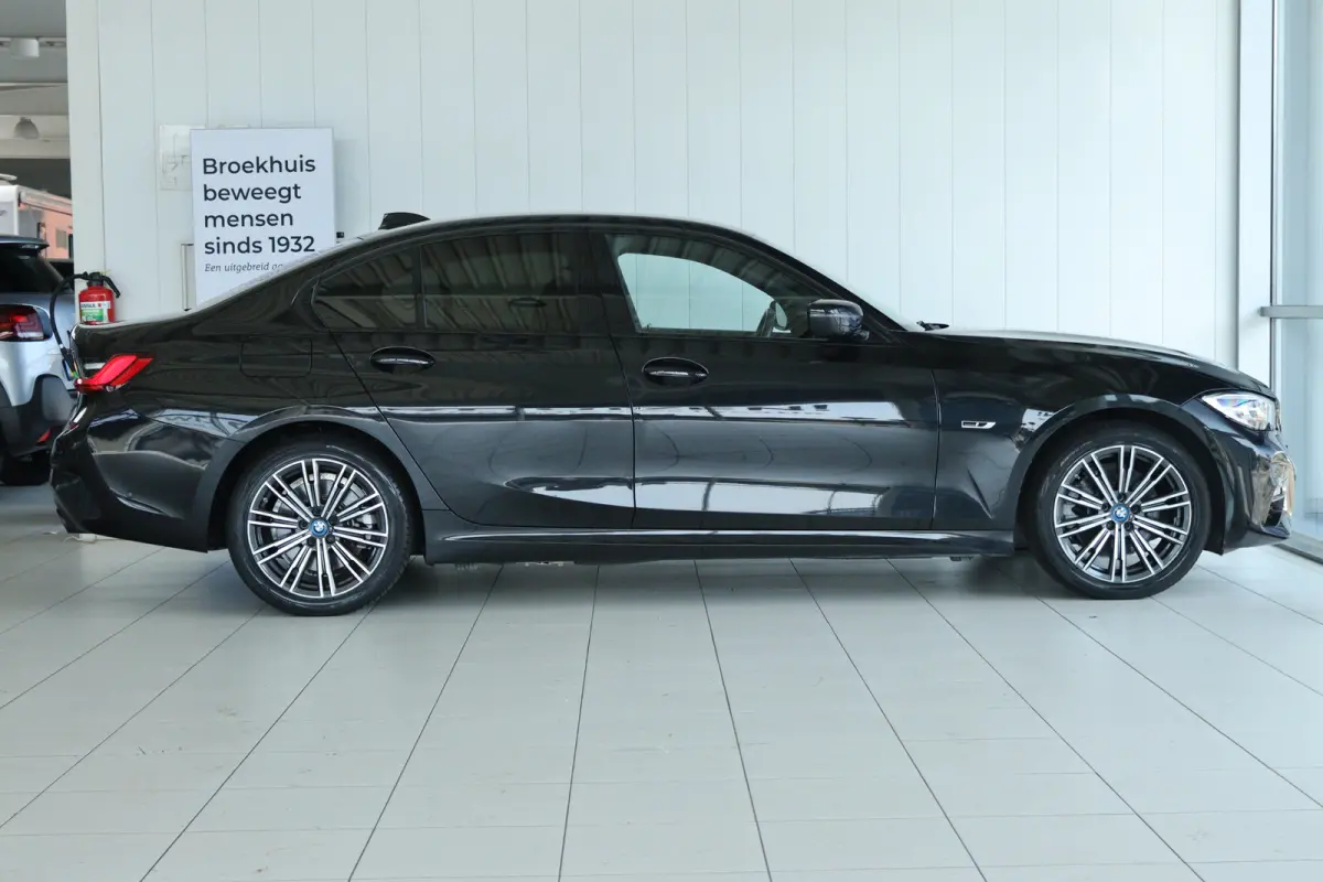 320e Business Edition Plus M-Sport | 96% SoH | Cruise Control | Camera | Climate Control | Navi | Carplay | HiFi | LED | 18 Inch | Getint Glas