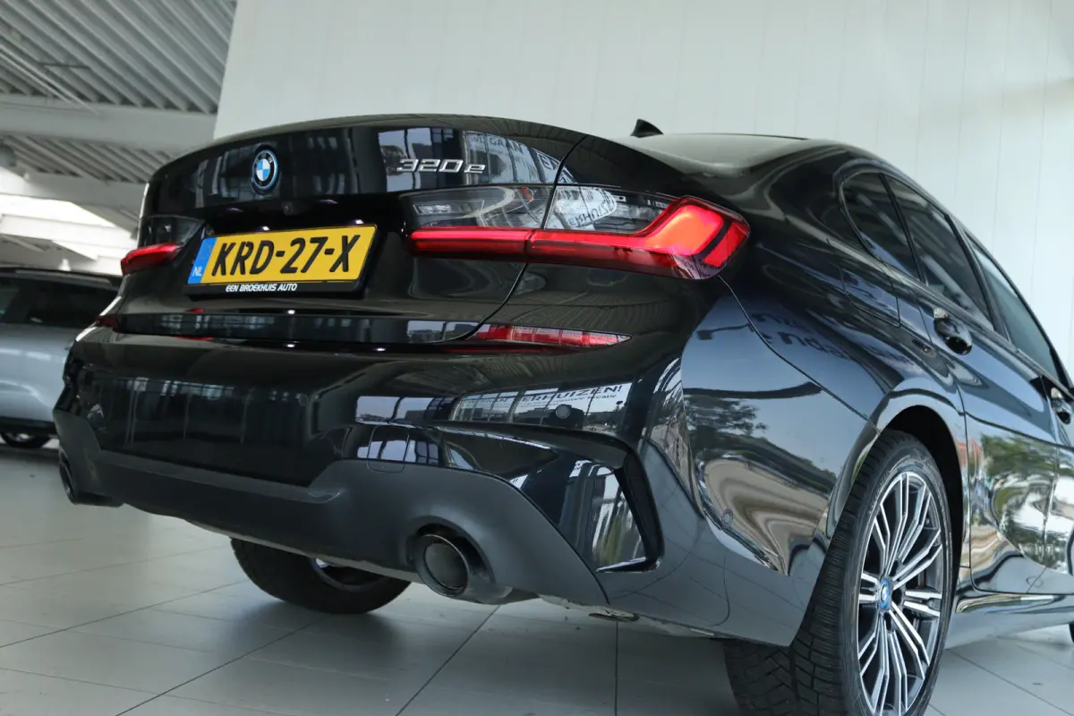 320e Business Edition Plus M-Sport | 96% SoH | Cruise Control | Camera | Climate Control | Navi | Carplay | HiFi | LED | 18 Inch | Getint Glas