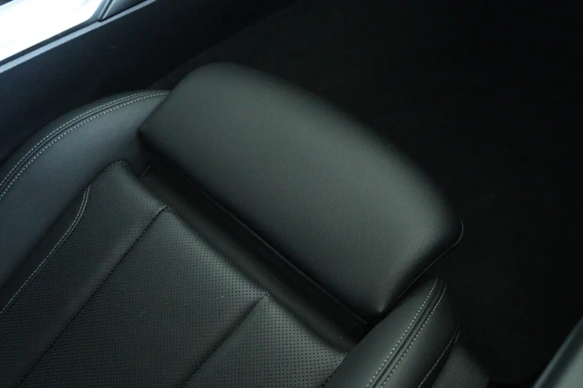 320e Business Edition Plus M-Sport | 96% SoH | Cruise Control | Camera | Climate Control | Navi | Carplay | HiFi | LED | 18 Inch | Getint Glas
