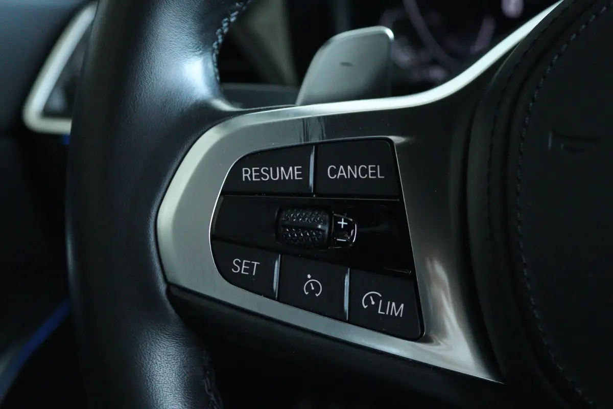 320e Business Edition Plus M-Sport | 96% SoH | Cruise Control | Camera | Climate Control | Navi | Carplay | HiFi | LED | 18 Inch | Getint Glas
