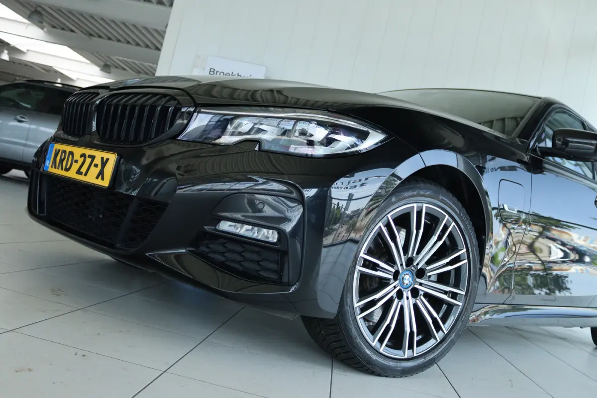 320e Business Edition Plus M-Sport | 96% SoH | Cruise Control | Camera | Climate Control | Navi | Carplay | HiFi | LED | 18 Inch | Getint Glas