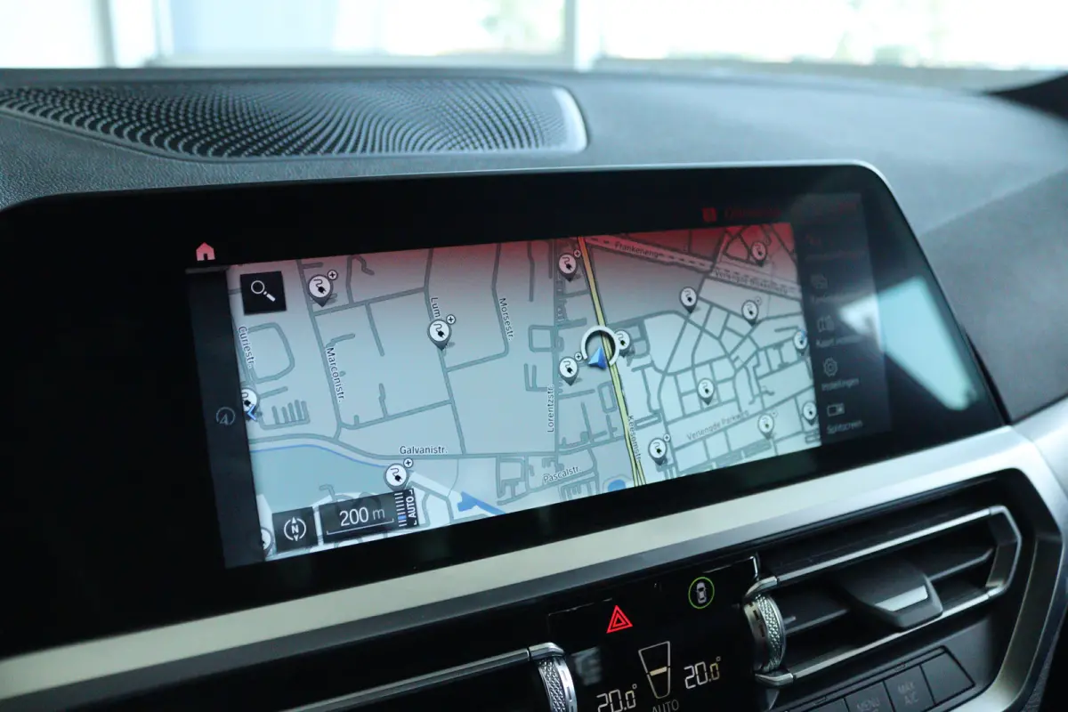 320e Business Edition Plus M-Sport | 96% SoH | Cruise Control | Camera | Climate Control | Navi | Carplay | HiFi | LED | 18 Inch | Getint Glas