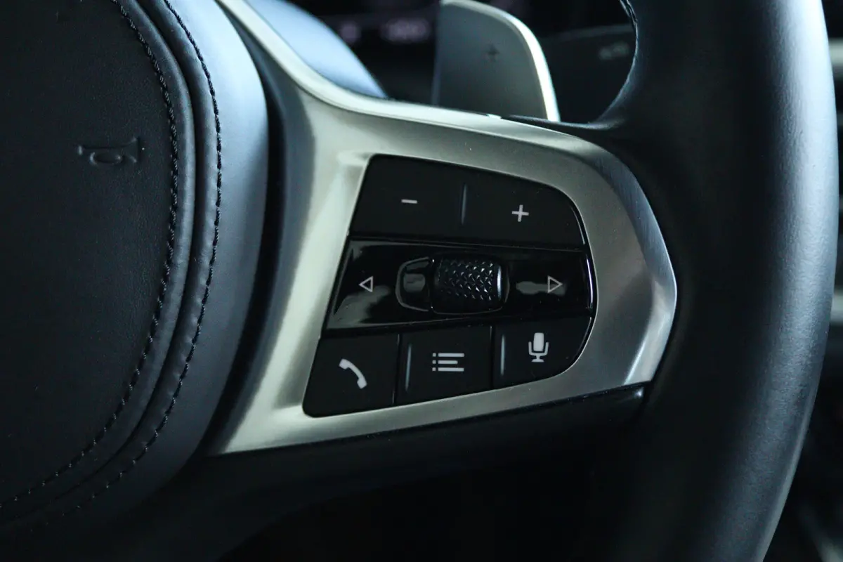 320e Business Edition Plus M-Sport | 96% SoH | Cruise Control | Camera | Climate Control | Navi | Carplay | HiFi | LED | 18 Inch | Getint Glas