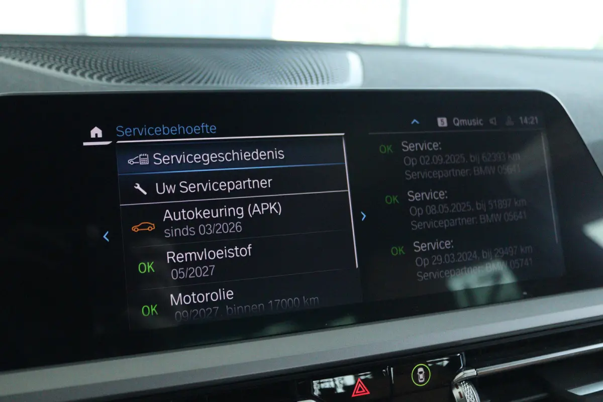 330e Business Edition Plus | Cruise Control | Camera | Stoelverwarming | LEDER | Carplay | Navi | Climate | 17 Inch |