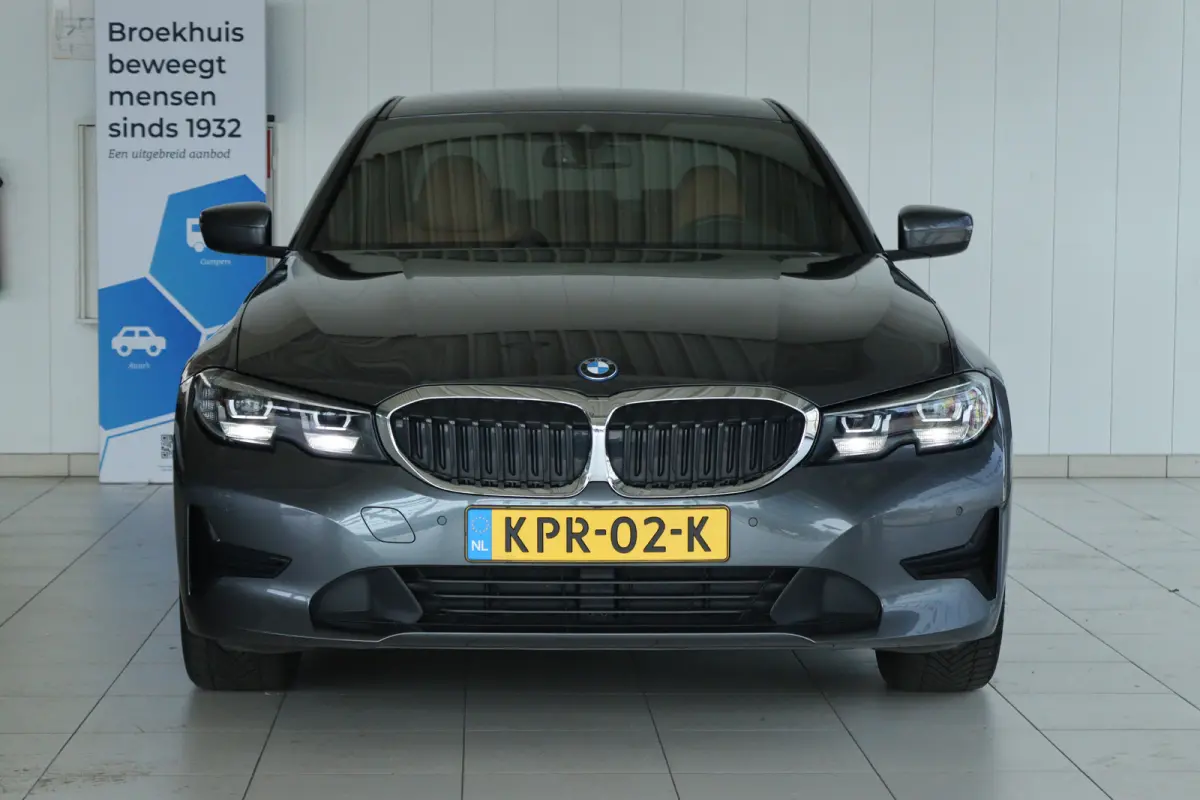 330e Business Edition Plus | Cruise Control | Camera | Stoelverwarming | LEDER | Carplay | Navi | Climate | 17 Inch |