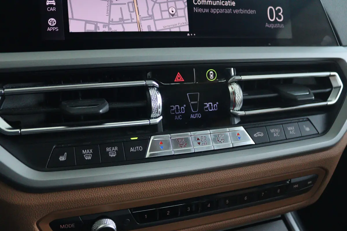 330e Business Edition Plus | Cruise Control | Camera | Stoelverwarming | LEDER | Carplay | Navi | Climate | 17 Inch |