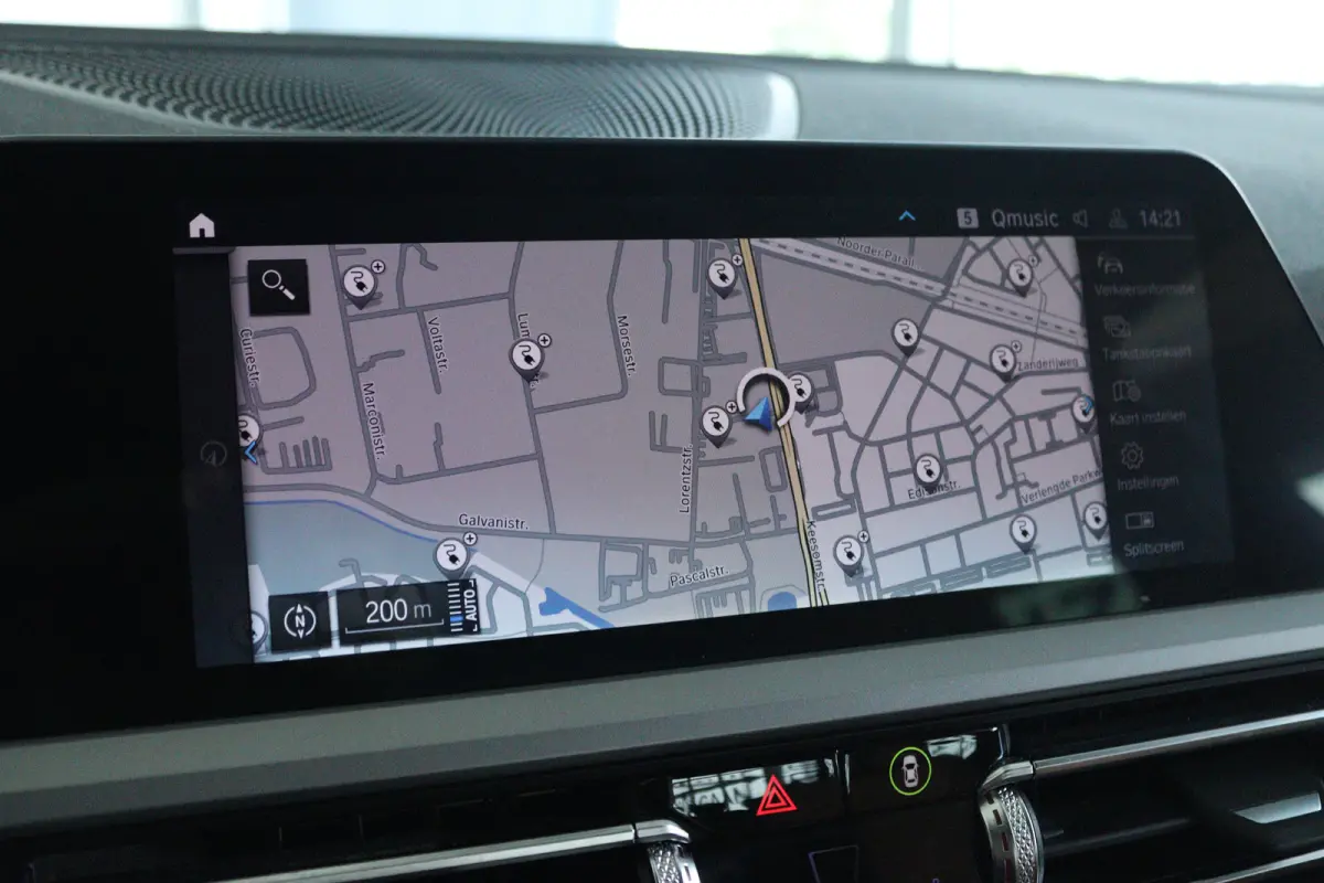330e Business Edition Plus | Cruise Control | Camera | Stoelverwarming | LEDER | Carplay | Navi | Climate | 17 Inch |