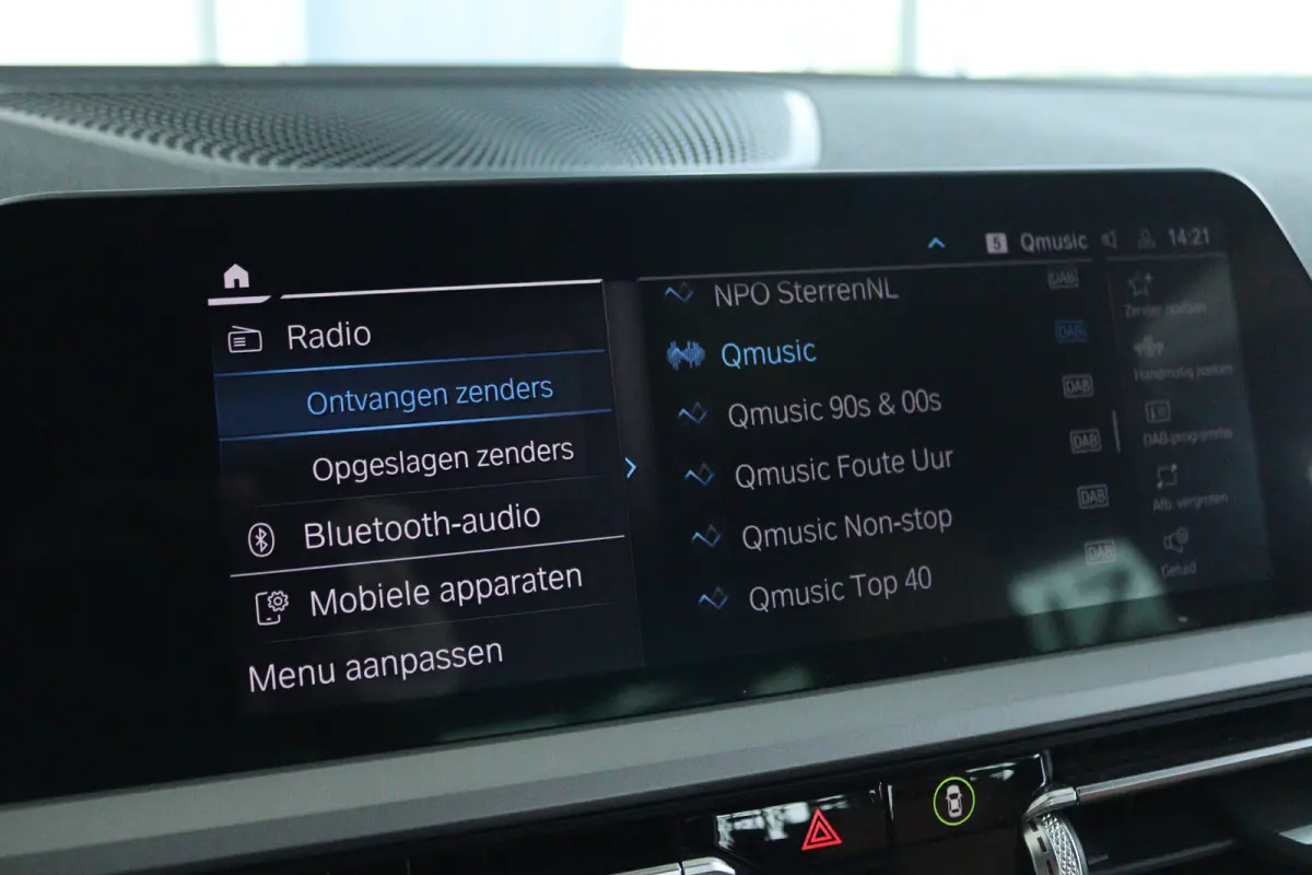330e Business Edition Plus | Cruise Control | Camera | Stoelverwarming | LEDER | Carplay | Navi | Climate | 17 Inch |
