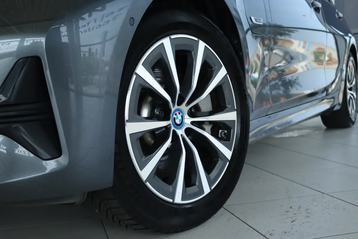 330e Business Edition Plus | Cruise Control | Camera | Stoelverwarming | LEDER | Carplay | Navi | Climate | 17 Inch |