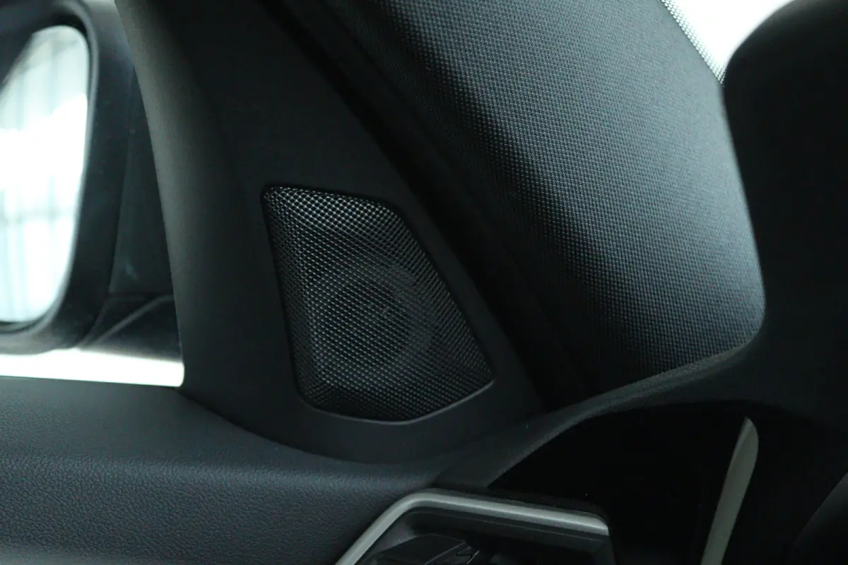 330e Business Edition Plus | Cruise Control | Camera | Stoelverwarming | LEDER | Carplay | Navi | Climate | 17 Inch |