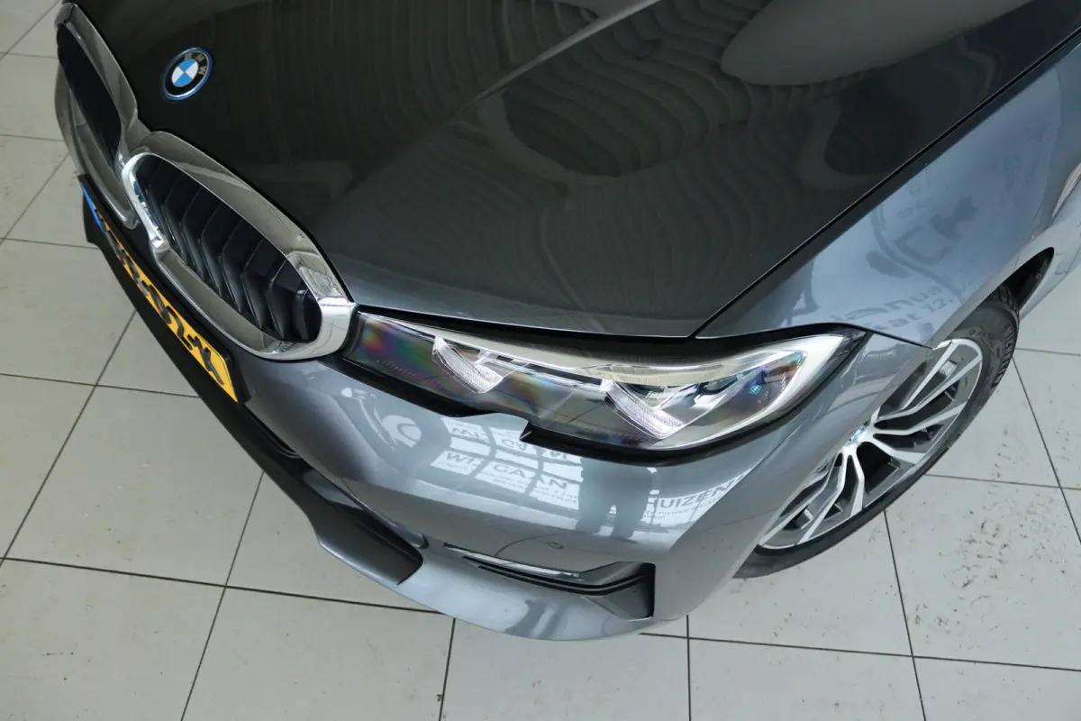 330e Business Edition Plus | Cruise Control | Camera | Stoelverwarming | LEDER | Carplay | Navi | Climate | 17 Inch |