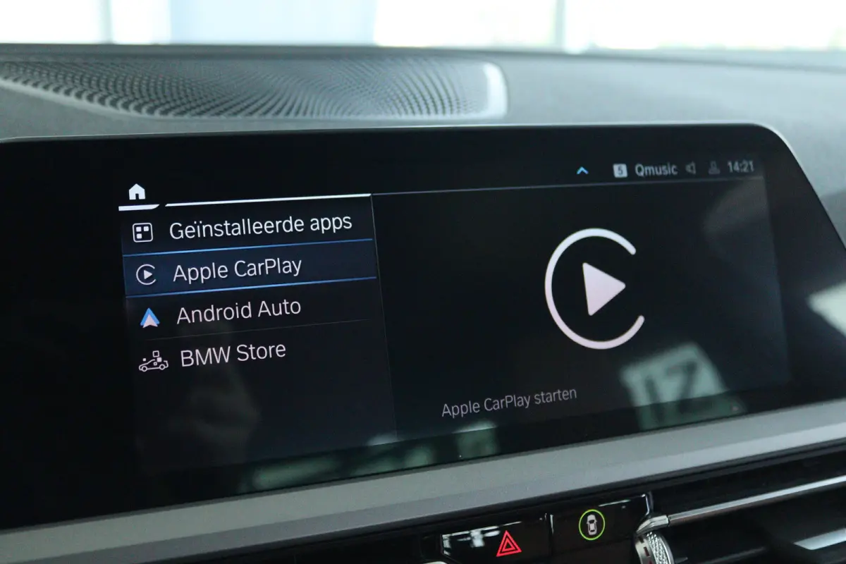 330e Business Edition Plus | Cruise Control | Camera | Stoelverwarming | LEDER | Carplay | Navi | Climate | 17 Inch |