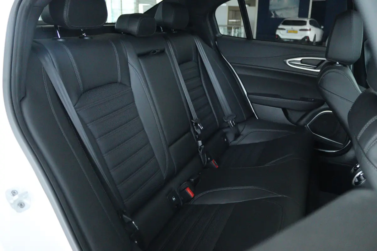2.0 T Veloce AWD | Adapt. Cruise | Schuifdak | Camera | Memory | Elektr. Stoelen | Memory | Carplay | Navi | Keyless | Stoel+Stuurverwarming