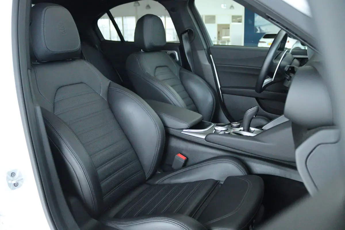 2.0 T Veloce AWD | Adapt. Cruise | Schuifdak | Camera | Memory | Elektr. Stoelen | Memory | Carplay | Navi | Keyless | Stoel+Stuurverwarming