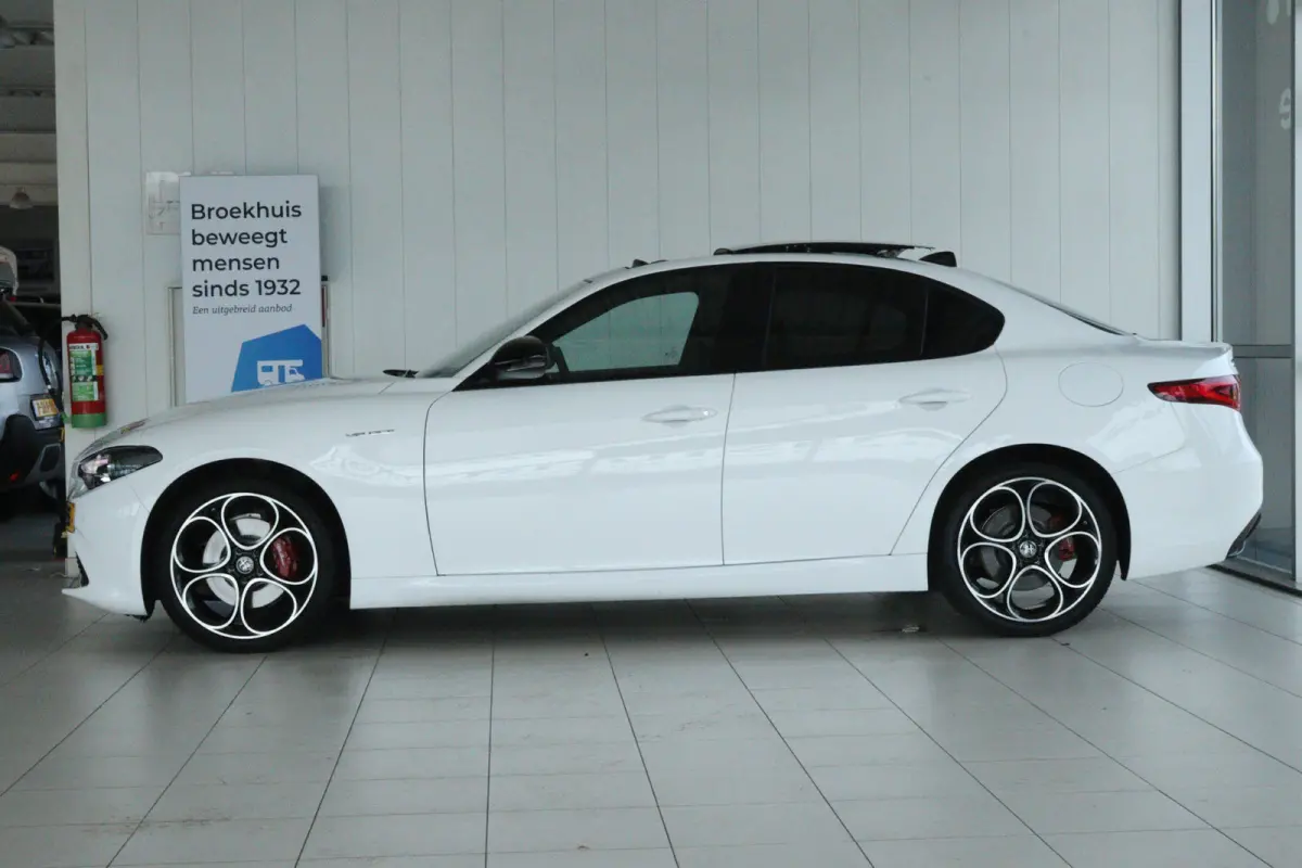 2.0 T Veloce AWD | Adapt. Cruise | Schuifdak | Camera | Memory | Elektr. Stoelen | Memory | Carplay | Navi | Keyless | Stoel+Stuurverwarming