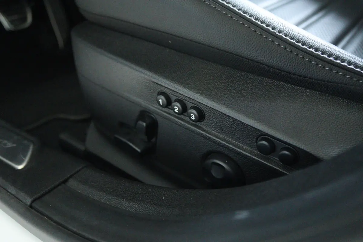 2.0 T Veloce AWD | Adapt. Cruise | Schuifdak | Camera | Memory | Elektr. Stoelen | Memory | Carplay | Navi | Keyless | Stoel+Stuurverwarming