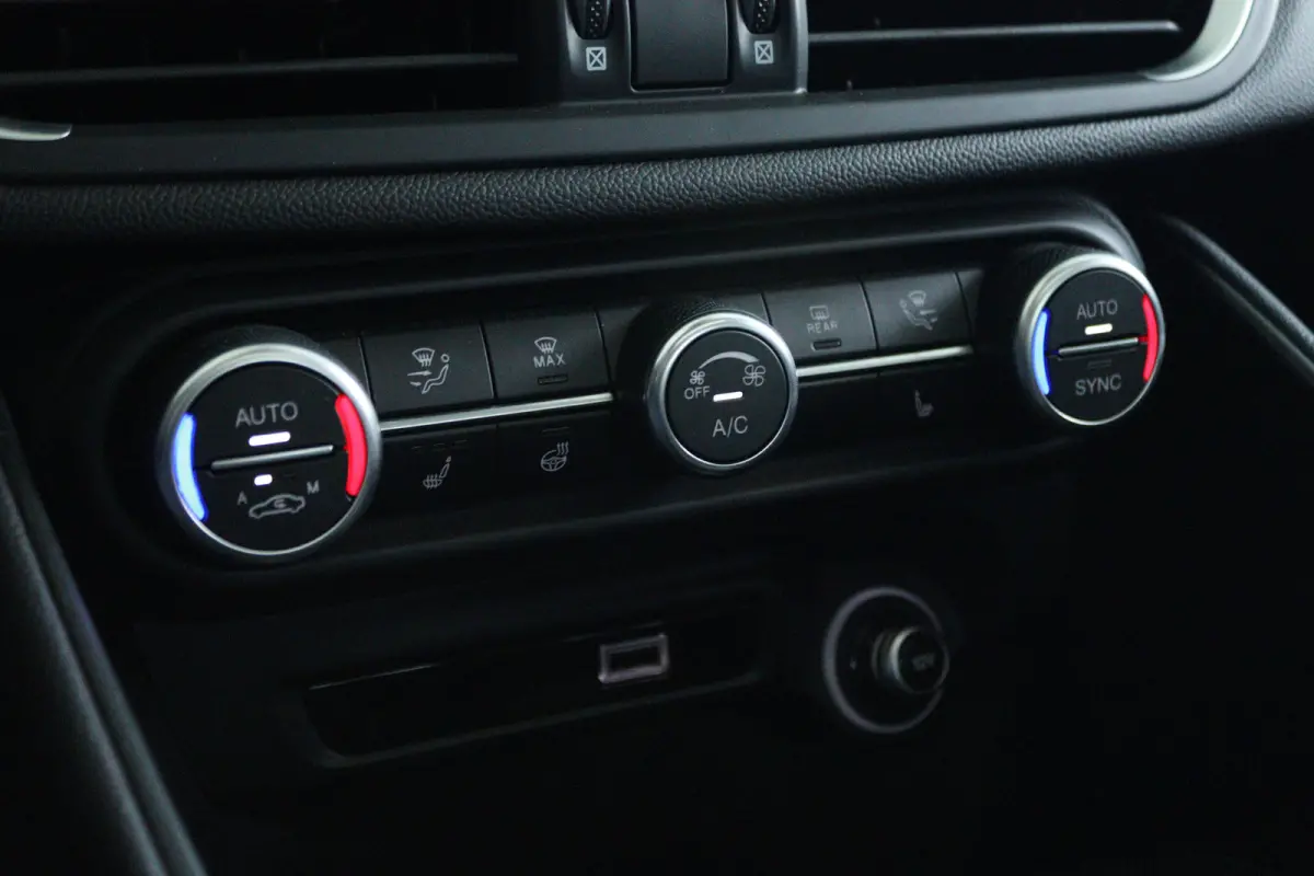 2.0 T Veloce AWD | Adapt. Cruise | Schuifdak | Camera | Memory | Elektr. Stoelen | Memory | Carplay | Navi | Keyless | Stoel+Stuurverwarming