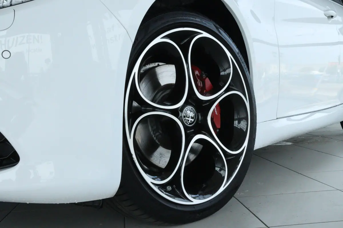 2.0 T Veloce AWD | Adapt. Cruise | Schuifdak | Camera | Memory | Elektr. Stoelen | Memory | Carplay | Navi | Keyless | Stoel+Stuurverwarming